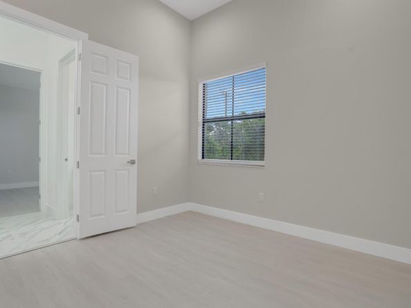 8504 NW 37th Ct, Pembroke Pines FL 33024