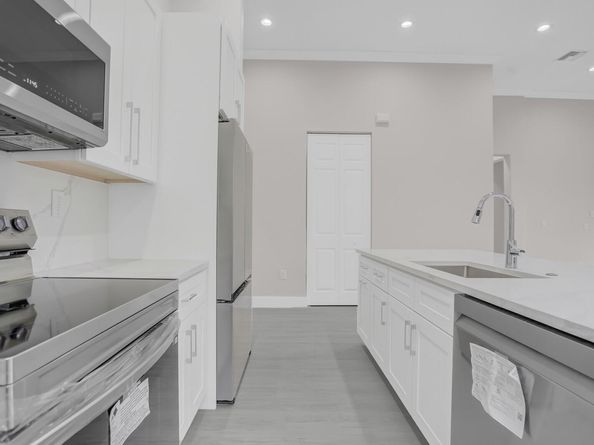 8504 NW 37th Ct, Pembroke Pines FL 33024