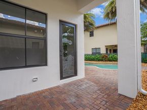 8504 NW 37th Ct, Pembroke Pines FL 33024