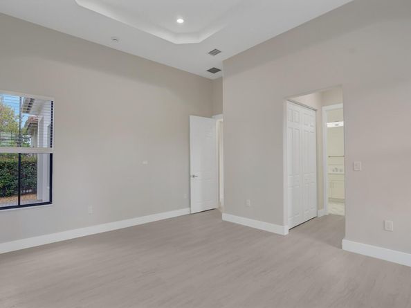 8504 NW 37th Ct, Pembroke Pines FL 33024