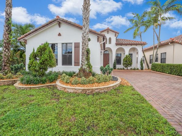 8504 NW 37th Ct, Pembroke Pines FL 33024