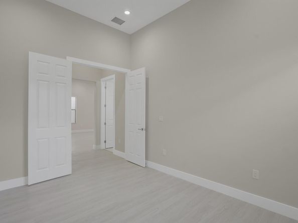 8504 NW 37th Ct, Pembroke Pines FL 33024