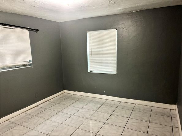 1025 NW 8th St, Hallandale Beach FL 33009