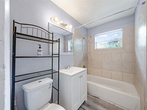1025 NW 8th St, Hallandale Beach FL 33009