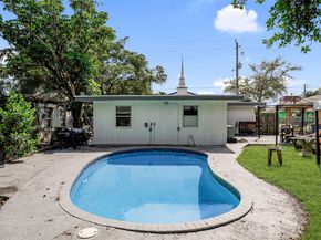 1025 NW 8th St, Hallandale Beach FL 33009