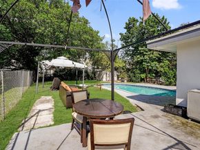 1025 NW 8th St, Hallandale Beach FL 33009