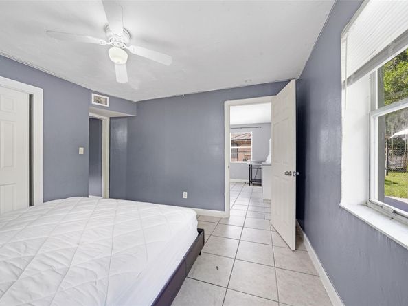1025 NW 8th St, Hallandale Beach FL 33009