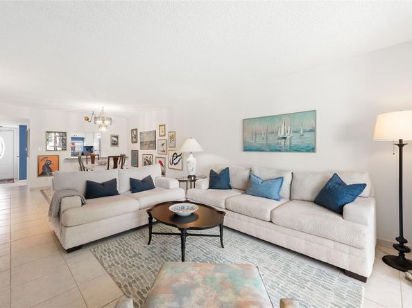 9420 S Hollybrook Lake Dr 109, Pembroke Pines FL 33025