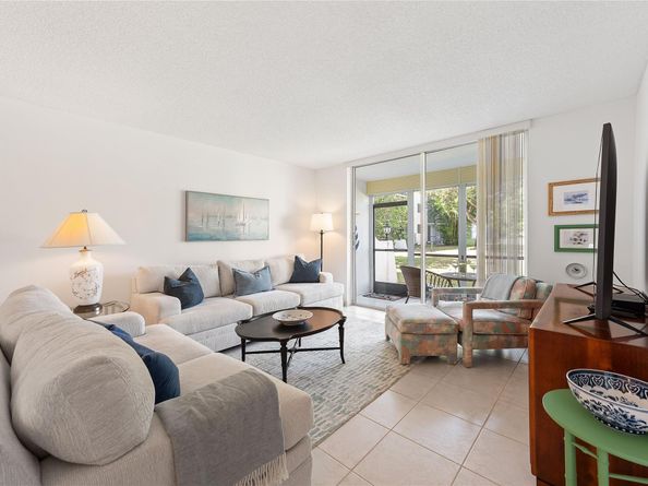 9420 S Hollybrook Lake Dr 109, Pembroke Pines FL 33025