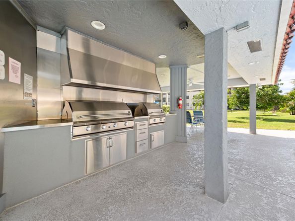 9420 S Hollybrook Lake Dr 109, Pembroke Pines FL 33025