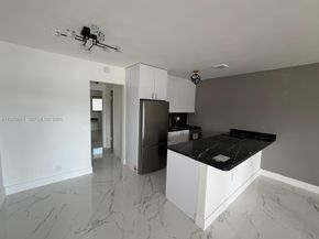 725 SW 11th Avenue 17F, Hallandale Beach FL 33009