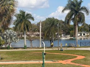 725 SW 11th Avenue 17F, Hallandale Beach FL 33009