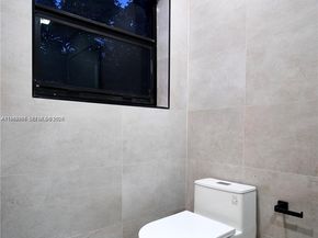 5561 NE 28th Avenue, Fort Lauderdale FL 33308