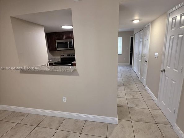 1990 NW 4th Court 7, Miami FL 33136