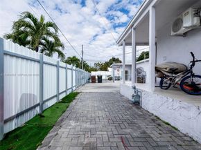 201 E 44th Street, Hialeah FL 33013