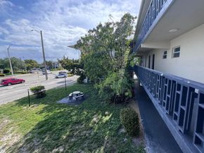 1150 E Sample Road 204, Pompano Beach FL 33064