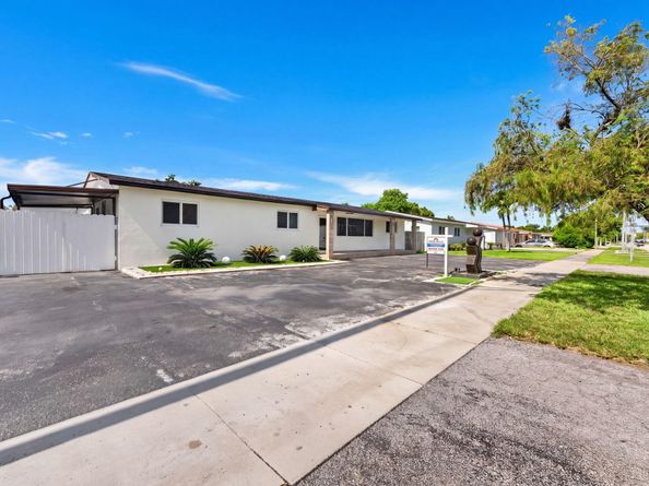 10040 SW 32nd Street, Miami FL 33165