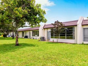 175 Lake Susan Lane, West Palm Beach FL 33411