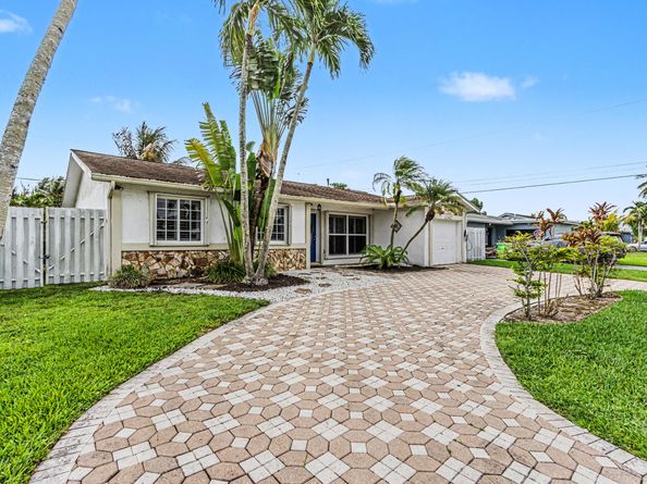 4560 NW 113th Terrace, Sunrise FL 33323
