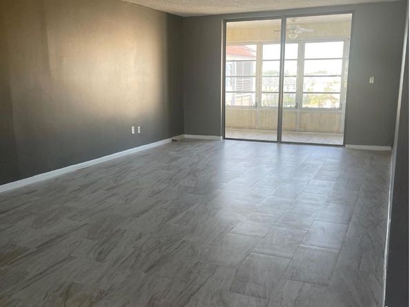 2860 somerset Dr 417, Lauderdale Lakes FL 33311