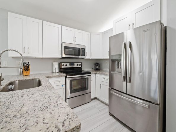 586 Abingdon Way, Davie FL 33325