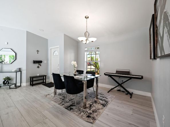586 Abingdon Way, Davie FL 33325