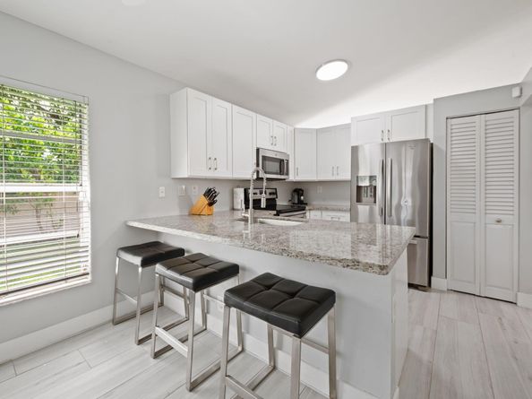 586 Abingdon Way, Davie FL 33325