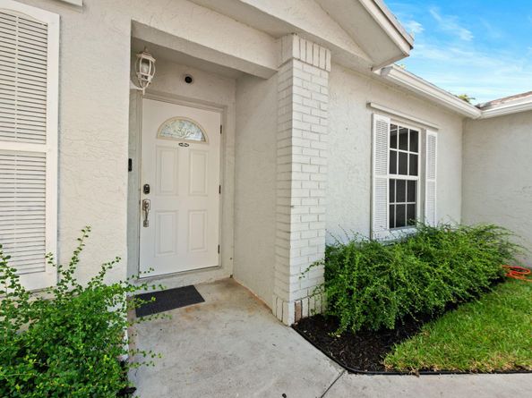 586 Abingdon Way, Davie FL 33325