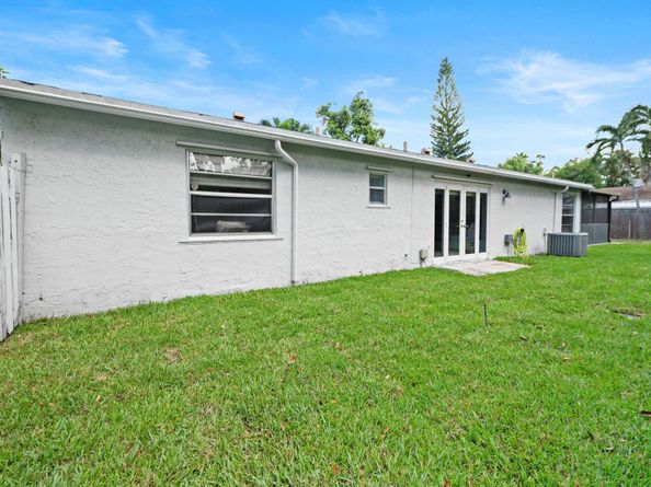 586 Abingdon Way, Davie FL 33325