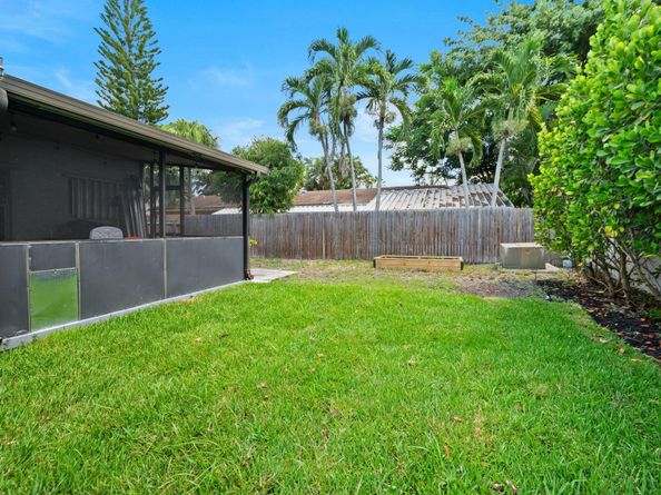 586 Abingdon Way, Davie FL 33325