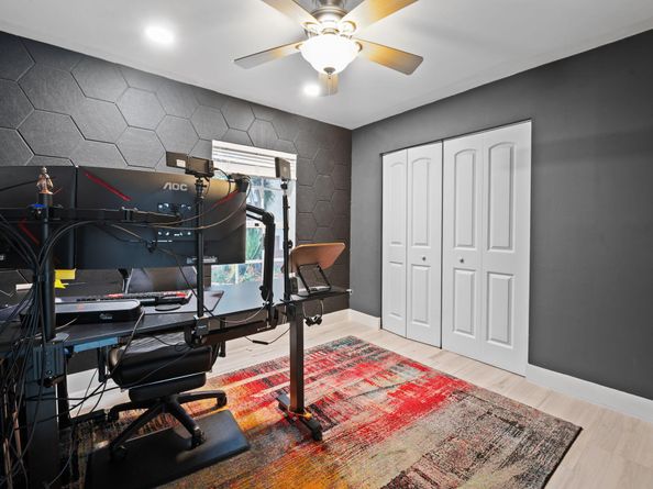 586 Abingdon Way, Davie FL 33325