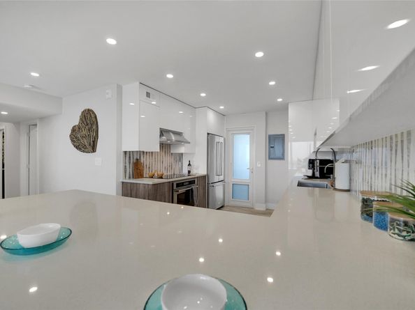 1057 Hillsboro Mile 612, Hillsboro Beach FL 33062
