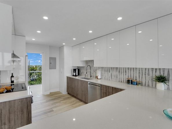1057 Hillsboro Mile 612, Hillsboro Beach FL 33062