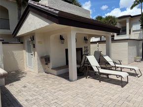 320 NE 7th Ave, Fort Lauderdale FL 33301