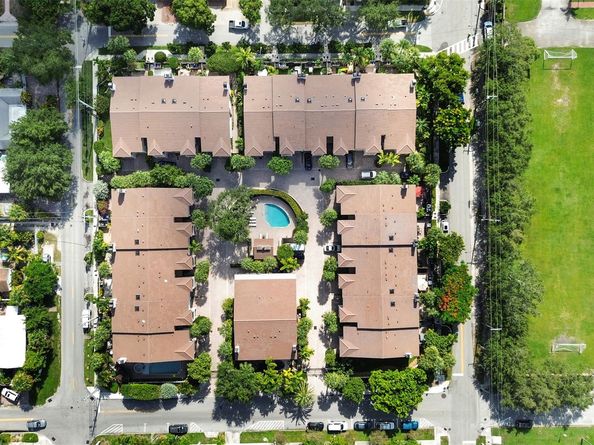 320 NE 7th Ave, Fort Lauderdale FL 33301