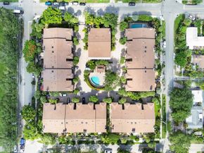 320 NE 7th Ave, Fort Lauderdale FL 33301