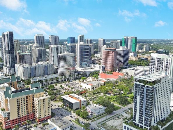 320 NE 7th Ave, Fort Lauderdale FL 33301