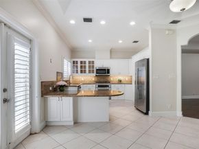 320 NE 7th Ave, Fort Lauderdale FL 33301