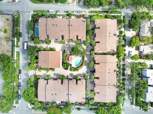 320 NE 7th Ave, Fort Lauderdale FL 33301