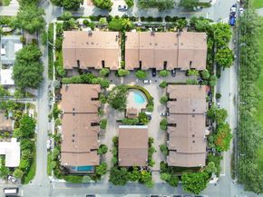 320 NE 7th Ave, Fort Lauderdale FL 33301