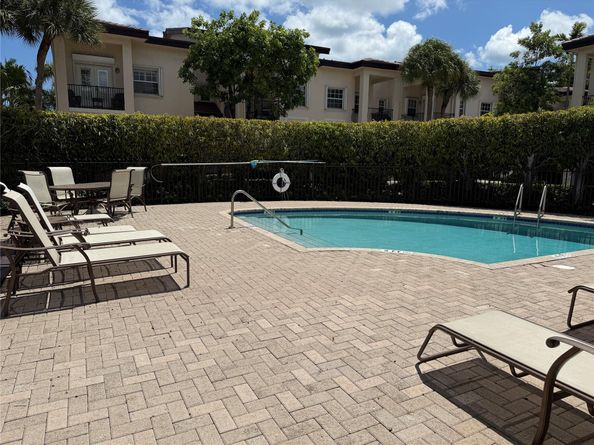 320 NE 7th Ave, Fort Lauderdale FL 33301