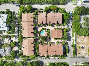 320 NE 7th Ave, Fort Lauderdale FL 33301