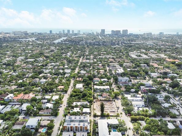 320 NE 7th Ave, Fort Lauderdale FL 33301