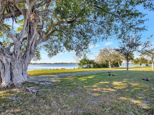 2304 Lake Osborne Drive 10, Lake Worth Beach FL 33461