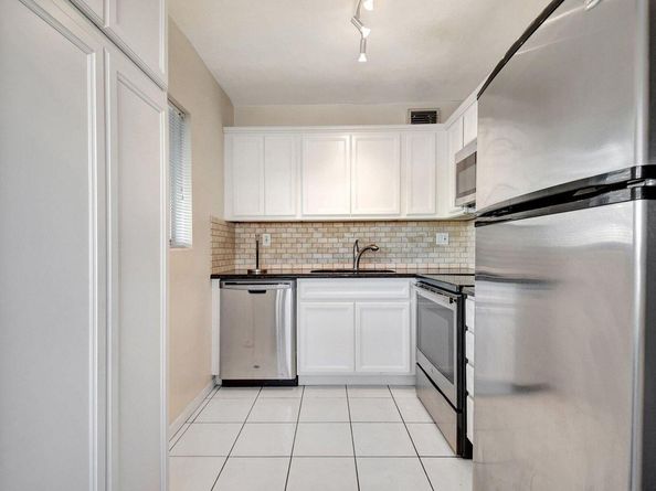 2304 Lake Osborne Drive 10, Lake Worth Beach FL 33461