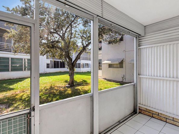 2304 Lake Osborne Drive 10, Lake Worth Beach FL 33461