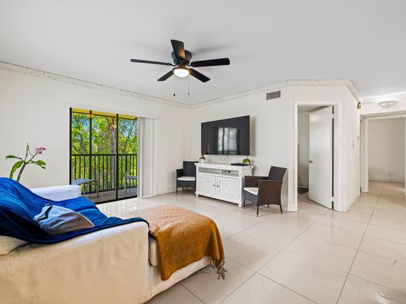 610 Trace Circle 206, Deerfield Beach FL 33441