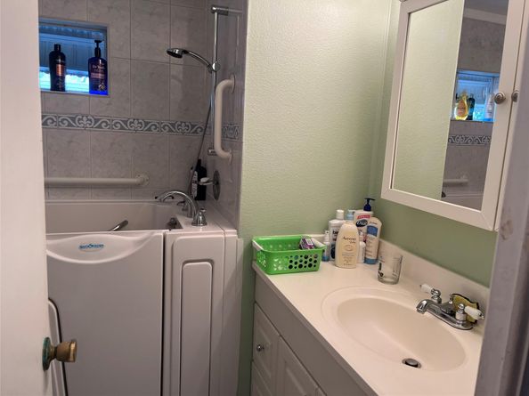 8511 SW 20th Ct, Davie FL 33324