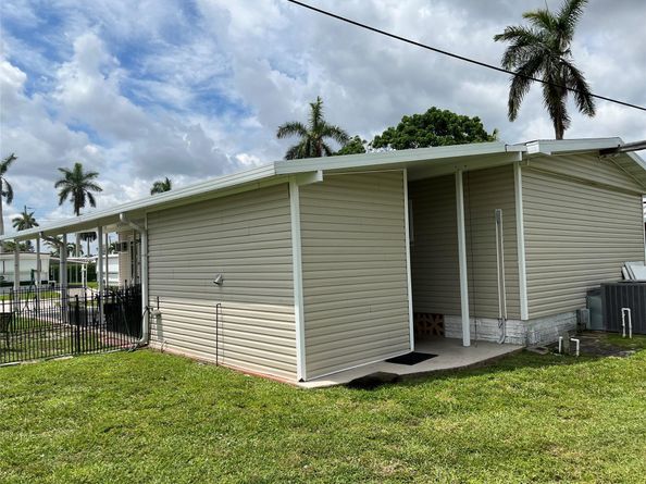 8511 SW 20th Ct, Davie FL 33324