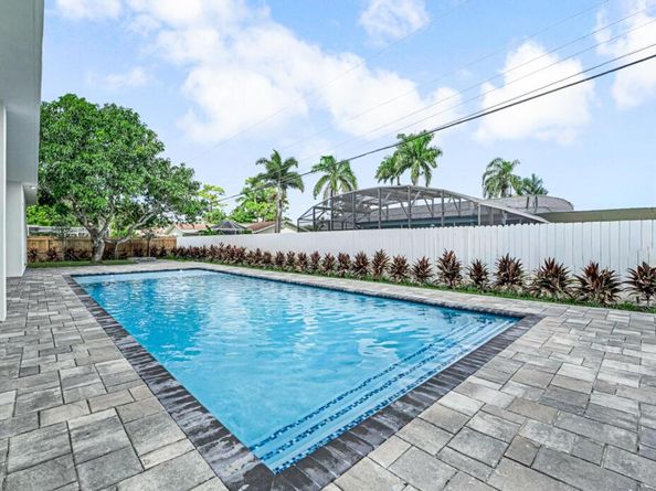 68 W Plumosa Lane, Lake Worth FL 33467